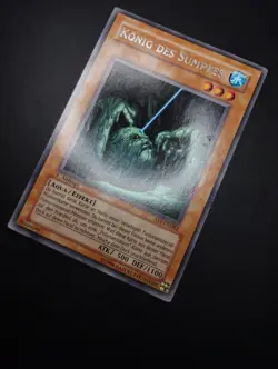 YUGIOH 2004 | KING OF THE SWAMP | AST-DE082 | 1ST EDT | EXCELLENT - VG | GERMAN - Image 3