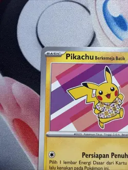 Pikachu berkemeja Batik Flower Pink Indonesia Journey 190/SV-P Promo Pokemon - Image 5