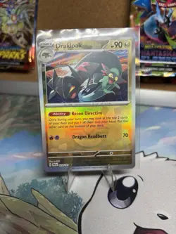 Pokemon TCG Drakloak Card Poke Ball Pattern, Prismatic Evolutions Holo, 072/131 - Image 2