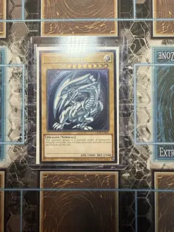 YUGIOH Blue-Eyes White Dragon OP28-EN001 Ultimate Rare NM 🚚💨&🔍 Pack Fresh🤩 - Image 1