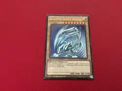 Blue-Eyes White Dragon (Ver. 2) - Ultra Rare - LCKC-EN001 - Unlimited Edition NM - Image 1