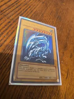 Yu-Gi-Oh! Blue-Eyes White Dragon #SDK-001 near mint - Image 1