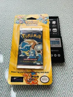 33.79 HeavyU Shadowless Base Booster Pack Wizards of the Coast Pokemon Blister 742818060295 - Image 1