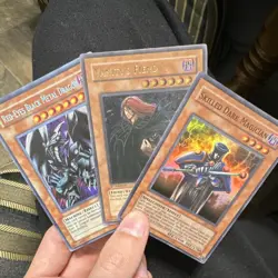 Yu-Gi-Oh! 3 Card Lot Red-Eyes Black Metal Dragon Vanity's Fiend Skilled Dark Ma… - Image 1
