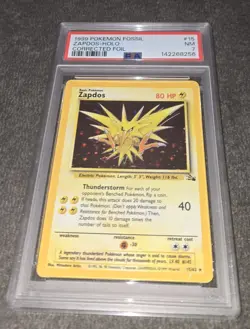 1999 POKEMON FOSSIL CORRECTED FOIL #15 ZAPDOS-HOLO PSA 7 - Image 1