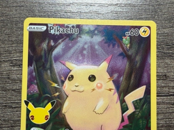 POKEMON FULL ART PIKACHU 005/025 RARE CELEBRATIONS 2021 LP-NM + ARCEUS SLEEVE - Image 2