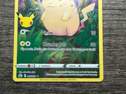 POKEMON FULL ART PIKACHU 005/025 RARE CELEBRATIONS 2021 LP-NM + ARCEUS SLEEVE - Image 3