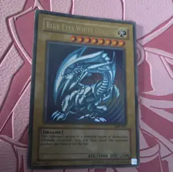 Vintage Konami Yu-Gi-Oh | Blue-Eyes White Dragon | Ultra Rare Unlimited SDK-001 - Image 2