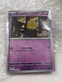 2024 Pokemon Scarlet Violet Shrouded Fable Drowzee 016/64 Reverse Holo Foil NM - Image 1
