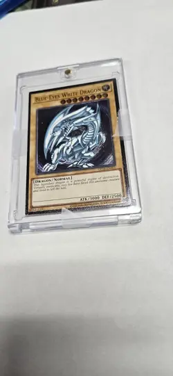 Blue-Eyes White Dragon OP28-EN001 OTS Tournament Pack 28 Unlimited - Image 1