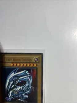 Yu-Gi-Oh Blue-Eyes White Dragon SDK-001 Ultra Rare Holographic - Image 5