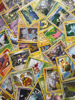 Vintage common pokemon lot 2010 and earlier cards 10 per lot. (LP-MP) - Image 1