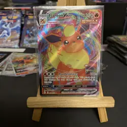 Flareon VMAX Evolving Skies Holo Card 018/203 SWSH07 Near Mint - Image 1