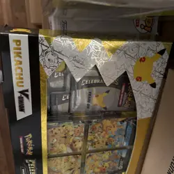 Pokemon TCG: 25Th Anniversary Pikachu V Union Collection - Image 3