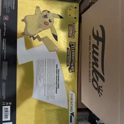 Pokemon TCG: 25Th Anniversary Pikachu V Union Collection - Image 4