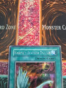 Yugioh Harpie's Feather Duster SDD-003 Prismatic Secret Rare Unlimited MP/HP - Image 5