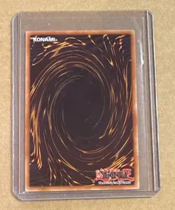 Yu-Gi-Oh Card - LC01-EN005 - DARK MAGICIAN (25th QCSR Holo) - Image 2