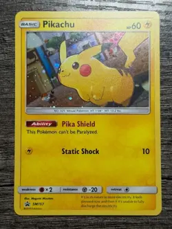 POKEMON CARD HOLO PIKACHU SM157 BLACK STAR PROMO 2018 LP-NM + NEW ARCEUS SLEEVE - Image 1