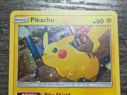 POKEMON CARD HOLO PIKACHU SM157 BLACK STAR PROMO 2018 LP-NM + NEW ARCEUS SLEEVE - Image 2