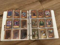 Konami Yu-Gi-Oh! TCG Binder Collection w/ Dark Magician, Blue-Eyes, Booster Pack - Image 4