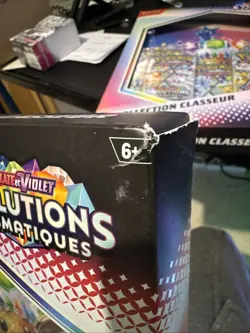 Pokemon Coffret Classeur EV8.5 Evolutions Prismatiques Neuf Scelle FR🇲🇫 - Image 3