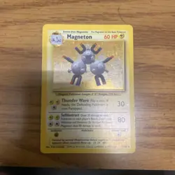 Magneton 9/102 Holo Unlimited WOTC Base Set Pokemon Card 1999 NM - never played - Image 1