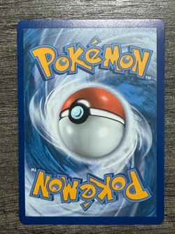 POKEMON FULL ART SURFING PIKACHU V 008/025 ULTRA RARE + NEW ARCEUS SLEEVE LP-NM - Image 4