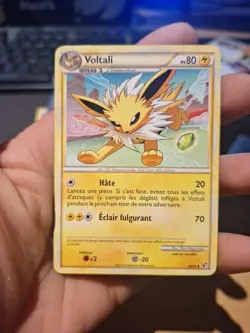Jolteon 28/90 FRENCH HS Undaunted 2010 French NM Non-Holo Pokemon TCG - Image 1