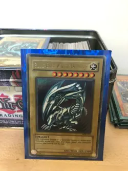 Yugioh Blue-Eyes White Dragon SDK-001 Ultra Rare Holo GOOD CONDITION - Image 1