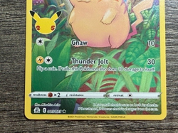 POKEMON FULL ART PIKACHU 005/025 RARE CELEBRATIONS 2021 LP-NM + ARCEUS SLEEVE - Image 3
