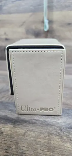 Vtg 2010 ULTRA PRO Magic The Gathering MTG WHITE MANA FLIP BOX MTG Deck Case - Image 5