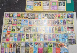 Midvintage pokemon card lot MP/DMG c,un, Rares, Holos 500+ - Image 1