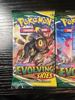 Nintendo Pokemon TCG Sword & Shield Evolving Skies Booster Pack - Image 2
