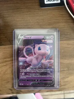 Pokemon Mew v TCG Fusion Strike Ultra Rare Holo Card 060/159 NM Condition - Image 2