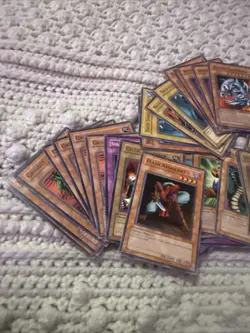 Yu-Gi-Oh Lot of 199 Random Cards - Good Condition - Marked 1996 - Image 1