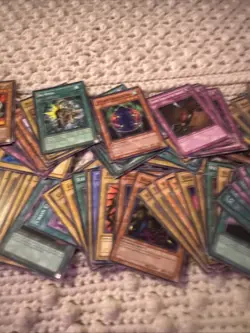 Yu-Gi-Oh Lot of 199 Random Cards - Good Condition - Marked 1996 - Image 3