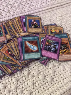 Yu-Gi-Oh Lot of 199 Random Cards - Good Condition - Marked 1996 - Image 5