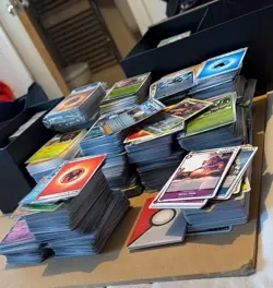 Pokemon TCG Cards x 1000 Bulk BUNDLE Job Lot Shiny Common Holo Mix Of All - Image 1