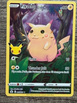 POKEMON FULL ART PIKACHU 005/025 RARE CELEBRATIONS 2021 LP-NM + ARCEUS SLEEVE - Image 1