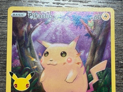 POKEMON FULL ART PIKACHU 005/025 RARE CELEBRATIONS 2021 LP-NM + ARCEUS SLEEVE - Image 2