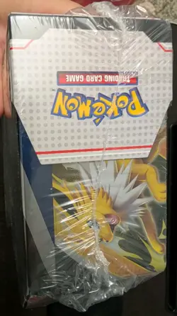 Pokemon TCG V Heroes Bundle Tins: 2-Pack of Vaporeon & Umbreon (SEALED) NEW! - Image 5