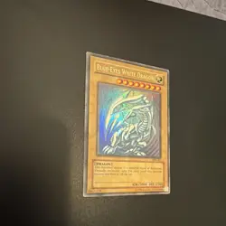 Yu-Gi-Oh! Blue-Eyes White Dragon SDK-001 Holo English Card 1996 ultra rare - Image 2