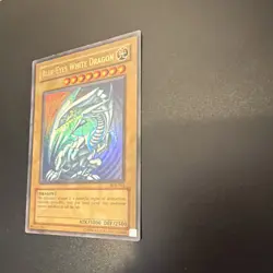 Yu-Gi-Oh! Blue-Eyes White Dragon SDK-001 Holo English Card 1996 ultra rare - Image 3