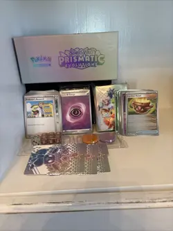 Poster Prismatic Evolutions, EMPTY ETB Elite Trainer Box, Card Sleeves, Dividers - Image 1