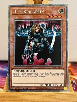 D.D. Kriegerin RA03-DE129 Platinum Secret Rare Deutsch NM YUGIOH - Image 1