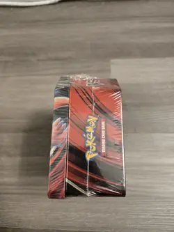 2020 Pokemon TCG Legends of Galar Tin Zacian V Damaged box - Image 2