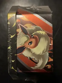 Pokemon TCG Eevee Evolutions Tin Jolteon V 820650809057 - Image 4
