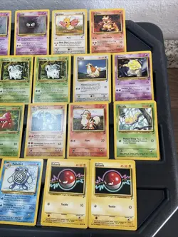 (30) Pokemon Card ALL VTG Lot Cards 1999 Base Set 2 Bulbasaur Starmie Poliwhirl - Image 4