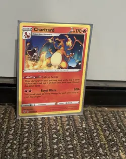 Charizard 025/185 Swsh04: Vivid Voltage Regular | Pokemon Card - Image 1