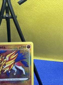 2020 Pokemon TCG Zamazenta 102/185 Amazing Rare Vivid Voltage Holo - Image 2